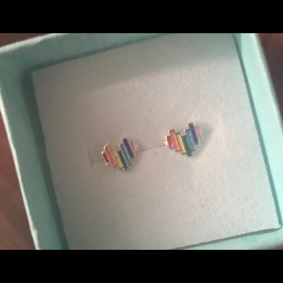 Brand New (NWT) Sterling Silver Rainbow Heart EARRINGS - Picture 2 of 4